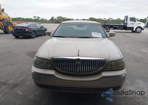 2011 Lincoln Town Car Signature Limited z USA, uszkodzony, nr VIN 2LNBL8CV8BX750512